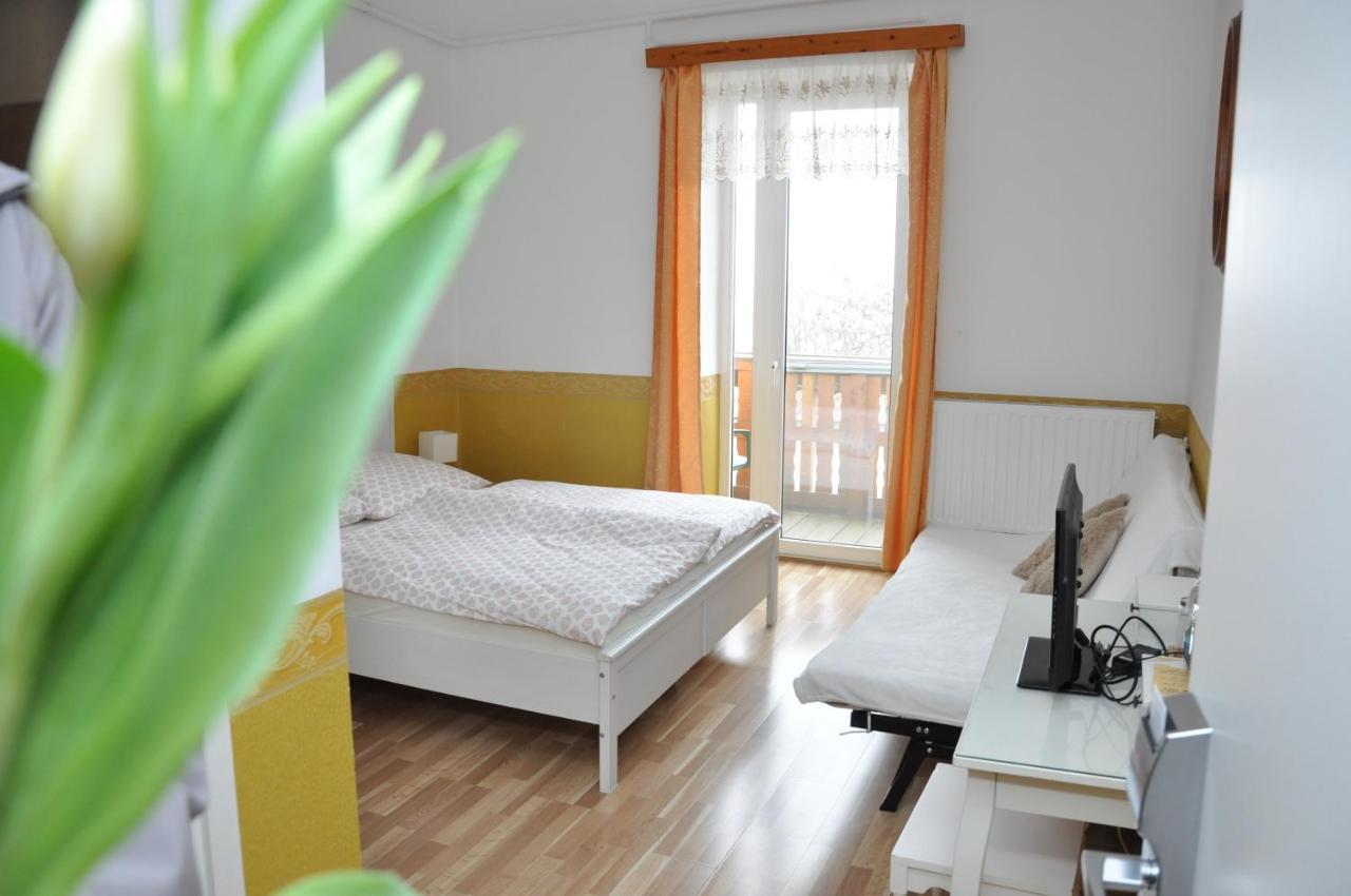 Bed and Breakfast Gloriett Panzio Fertoboz Экстерьер фото