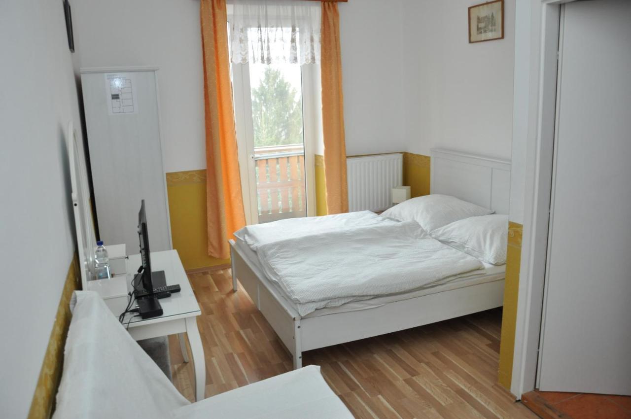 Bed and Breakfast Gloriett Panzio Fertoboz Экстерьер фото