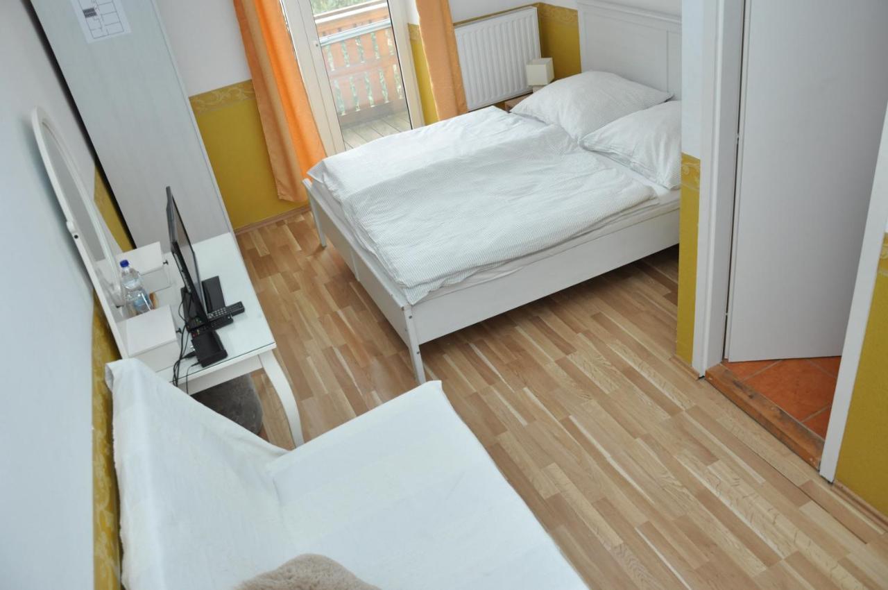 Bed and Breakfast Gloriett Panzio Fertoboz Экстерьер фото