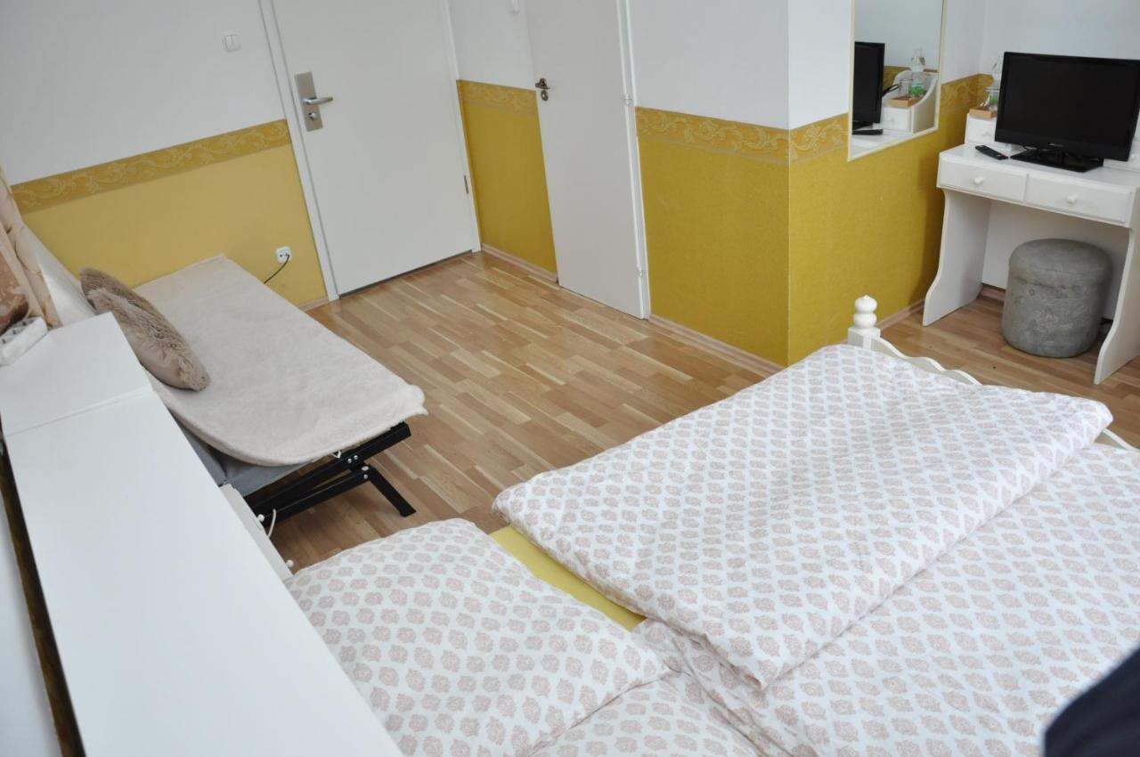 Bed and Breakfast Gloriett Panzio Fertoboz Экстерьер фото