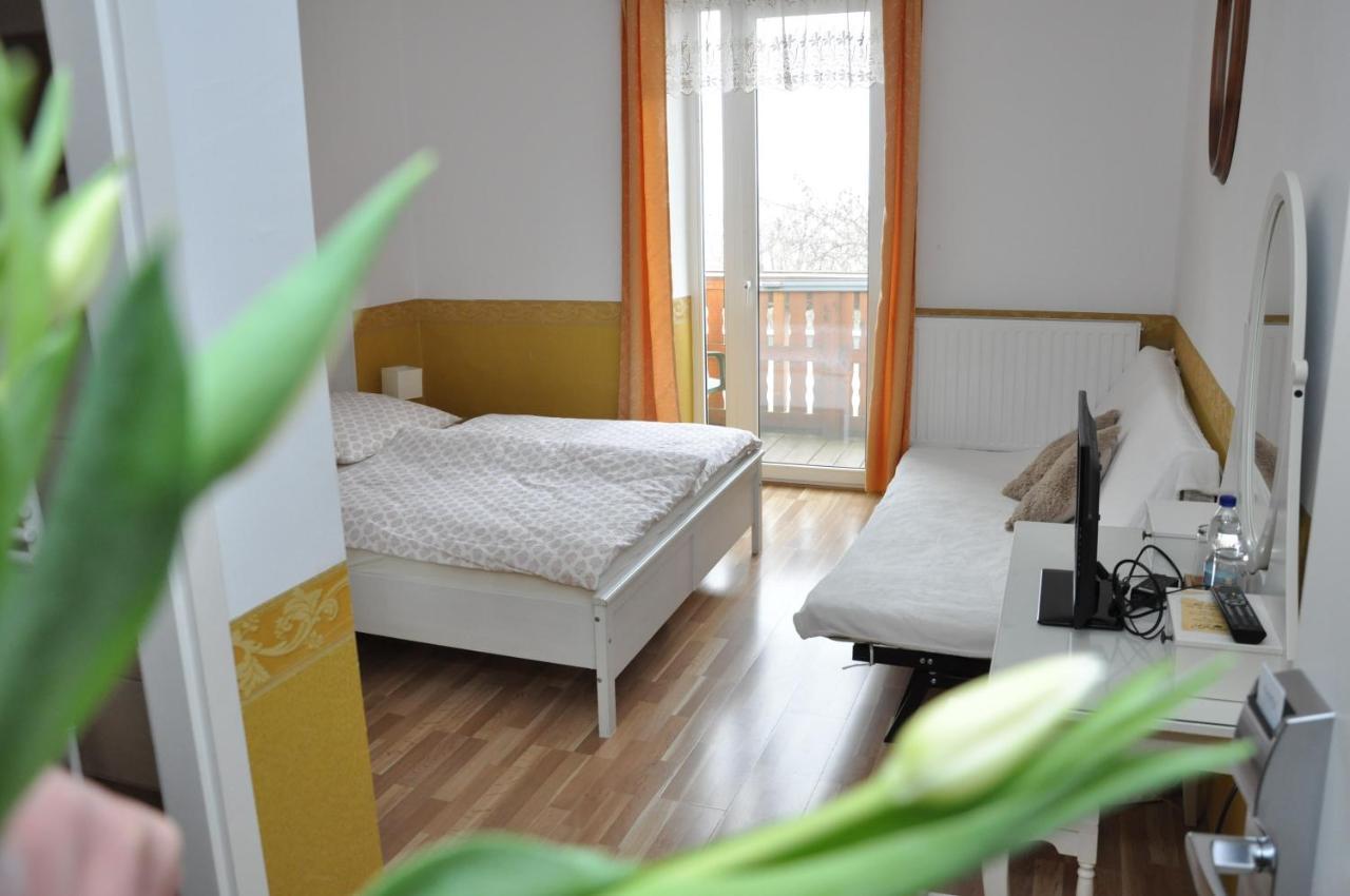 Bed and Breakfast Gloriett Panzio Fertoboz Экстерьер фото