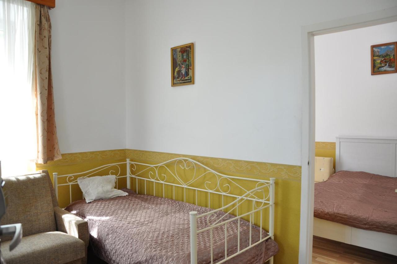 Bed and Breakfast Gloriett Panzio Fertoboz Экстерьер фото
